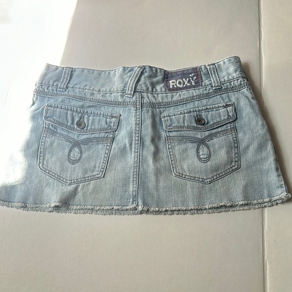 Roxy Denim Mini Skirt - Size 9 - Light Wash Frayed Hem - Picture 13 of 16